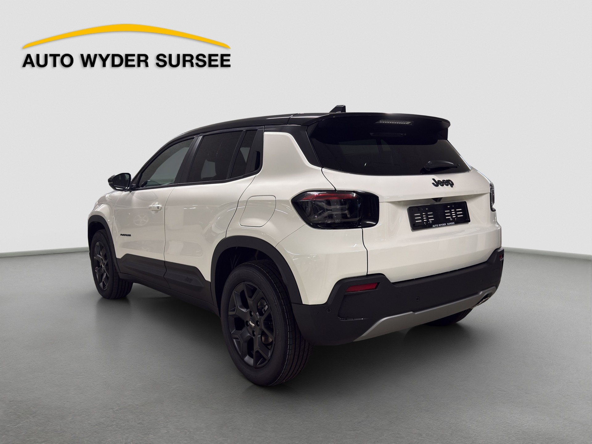 JEEP Avenger 1.2 MHEV Black Edition-image-3