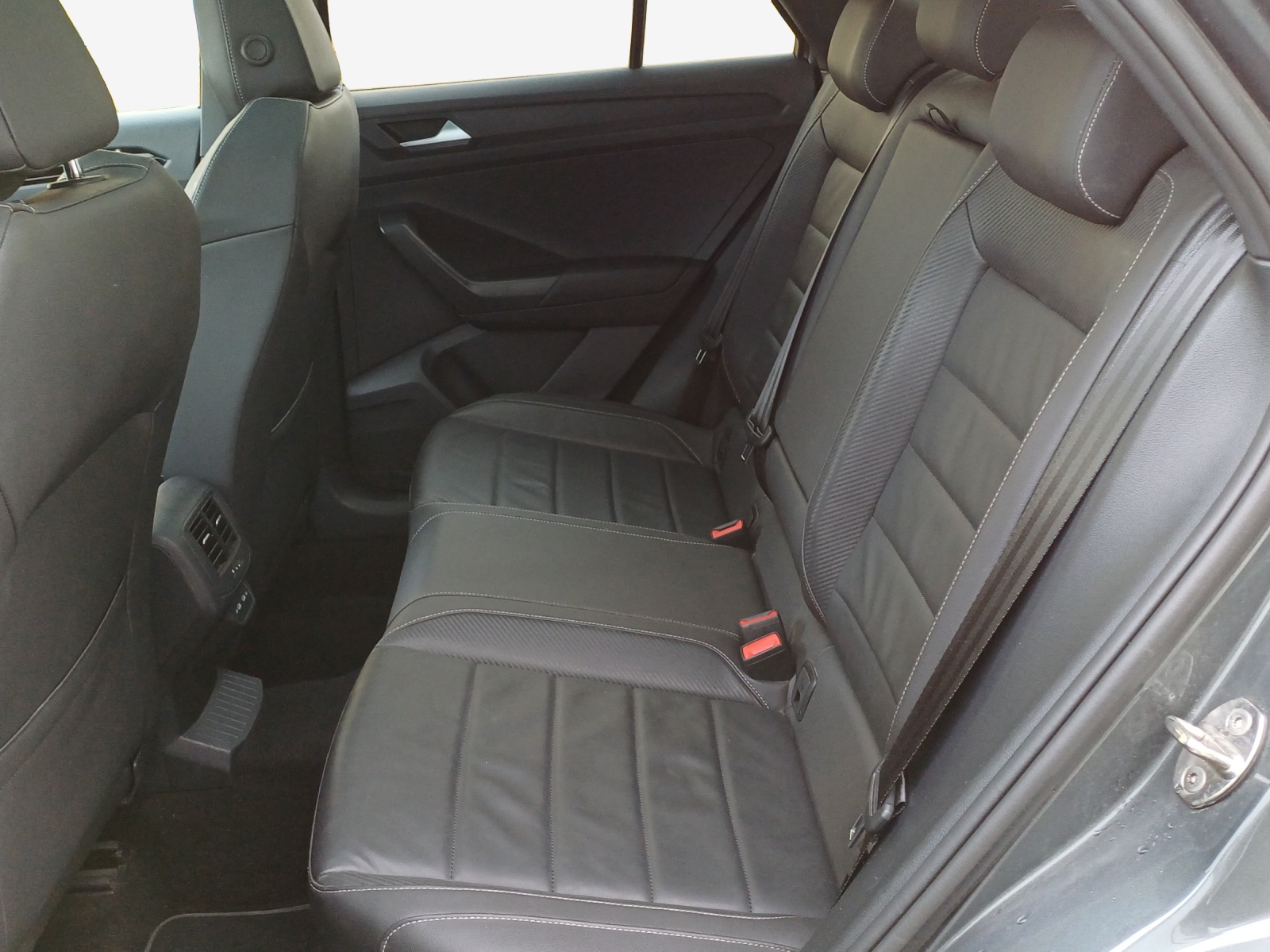 VW T-Roc 2.0 TSI R DSG 4Motion-image-11
