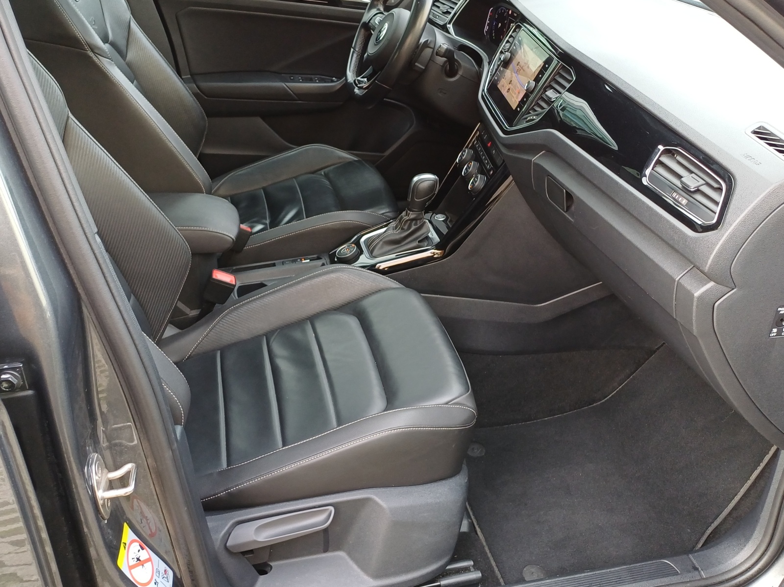 VW T-Roc 2.0 TSI R DSG 4Motion-image-13