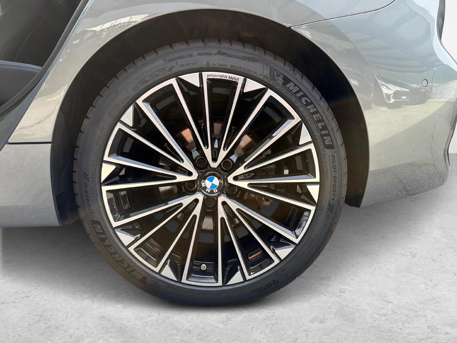 BMW 223d xDrive Active Tourer-image-8