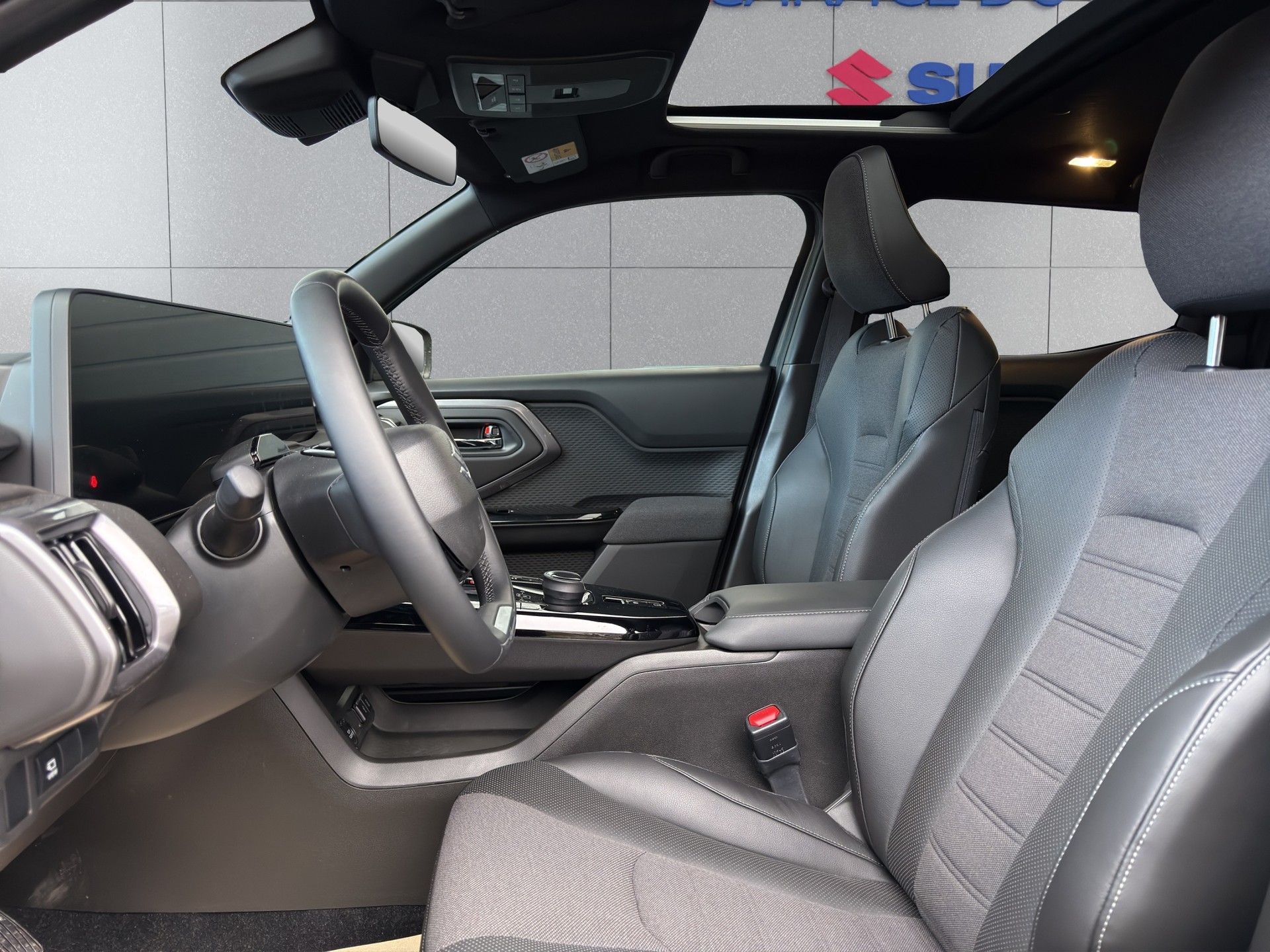 SUZUKI e-Vitara 61kWh Top 4x4-image-8