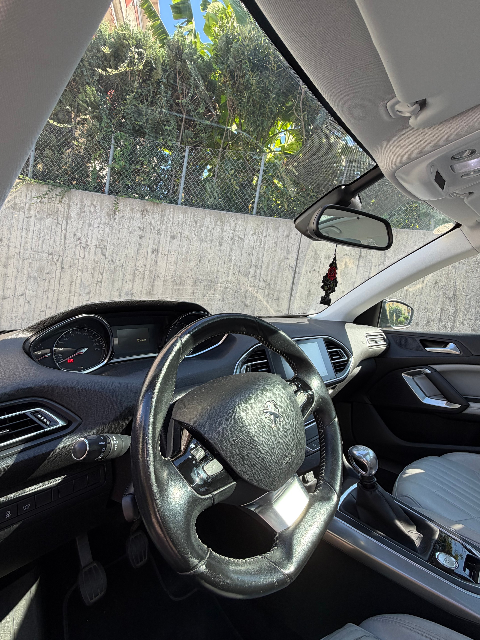 PEUGEOT 308 1.2 THP Allure-image-12
