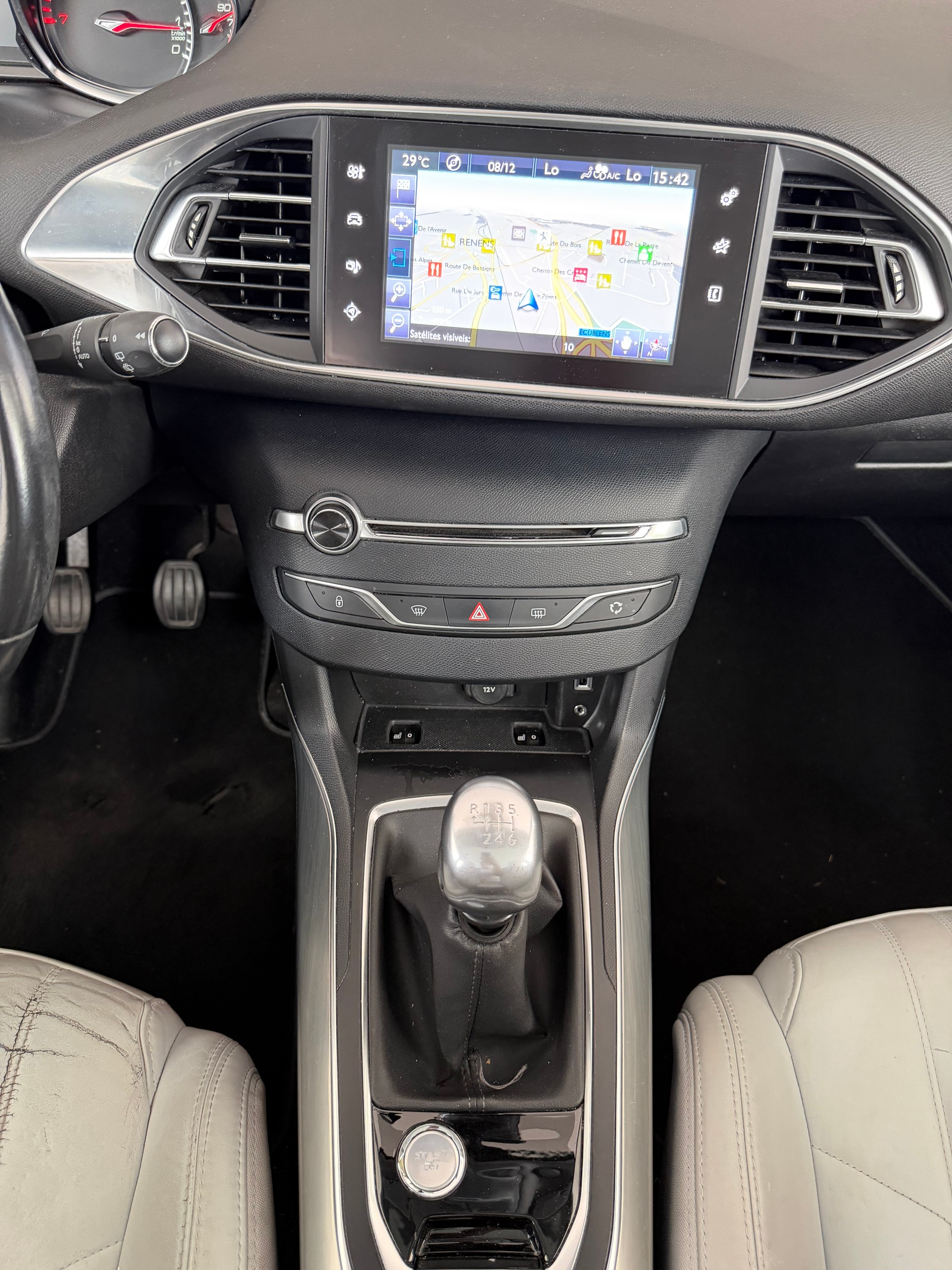 PEUGEOT 308 1.2 THP Allure-image-10