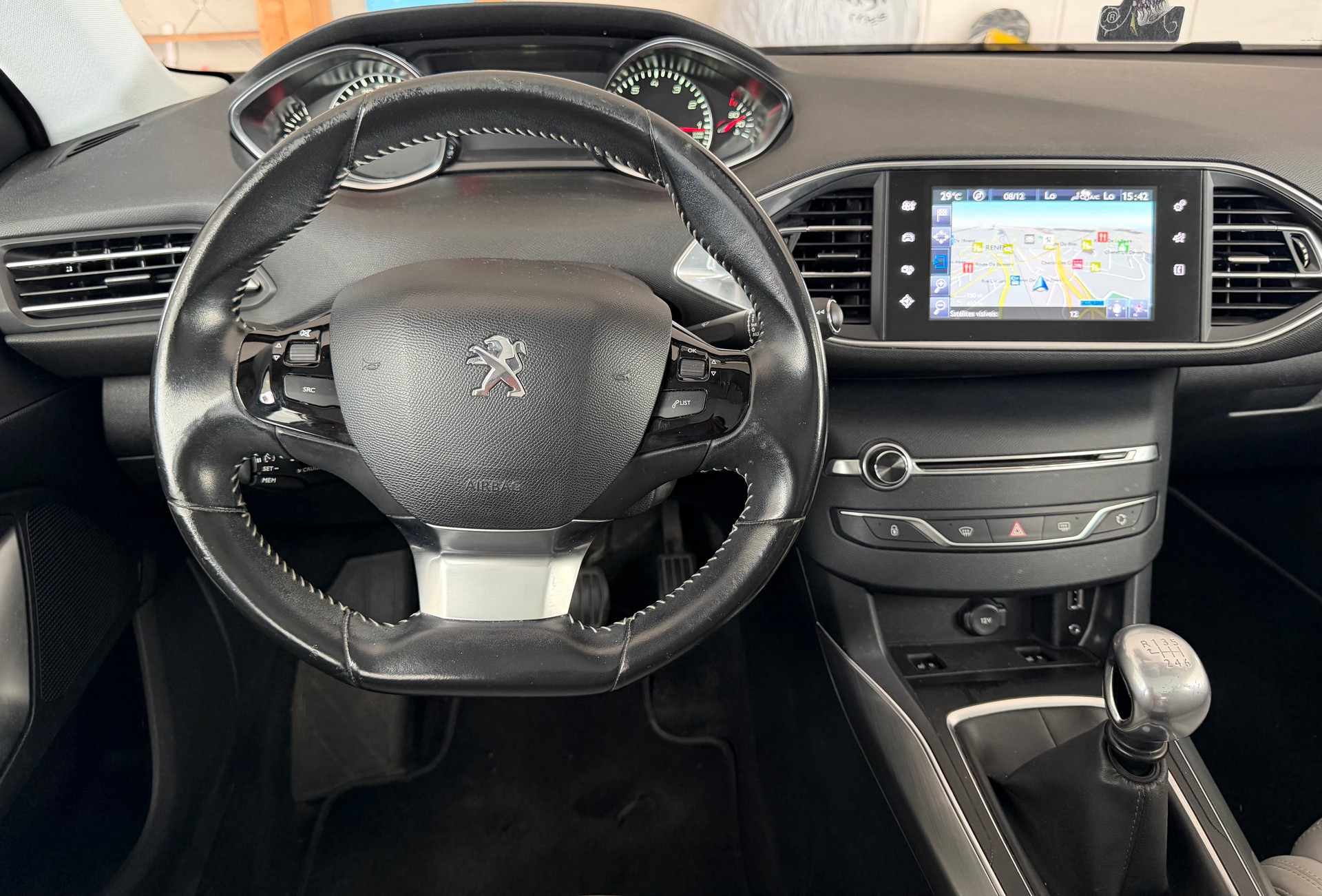 PEUGEOT 308 1.2 THP Allure-image-7