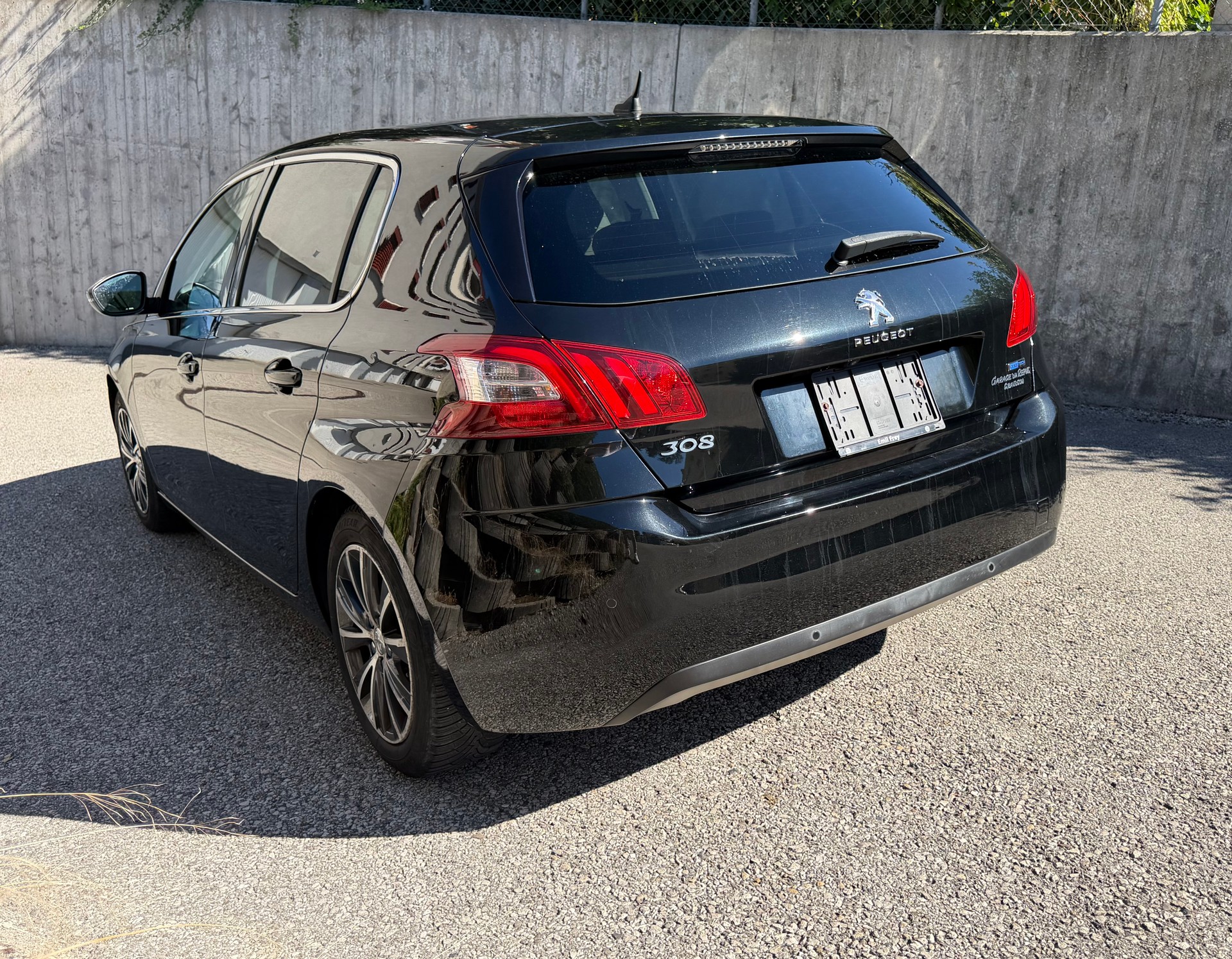 PEUGEOT 308 1.2 THP Allure-image-4
