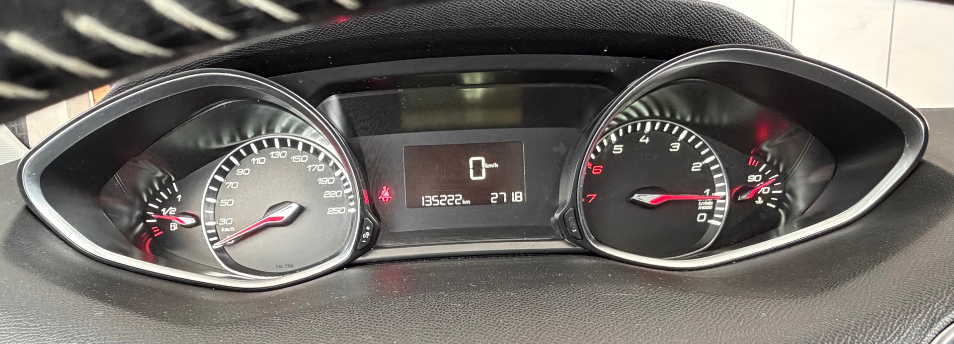 PEUGEOT 308 1.2 THP Allure-image-11