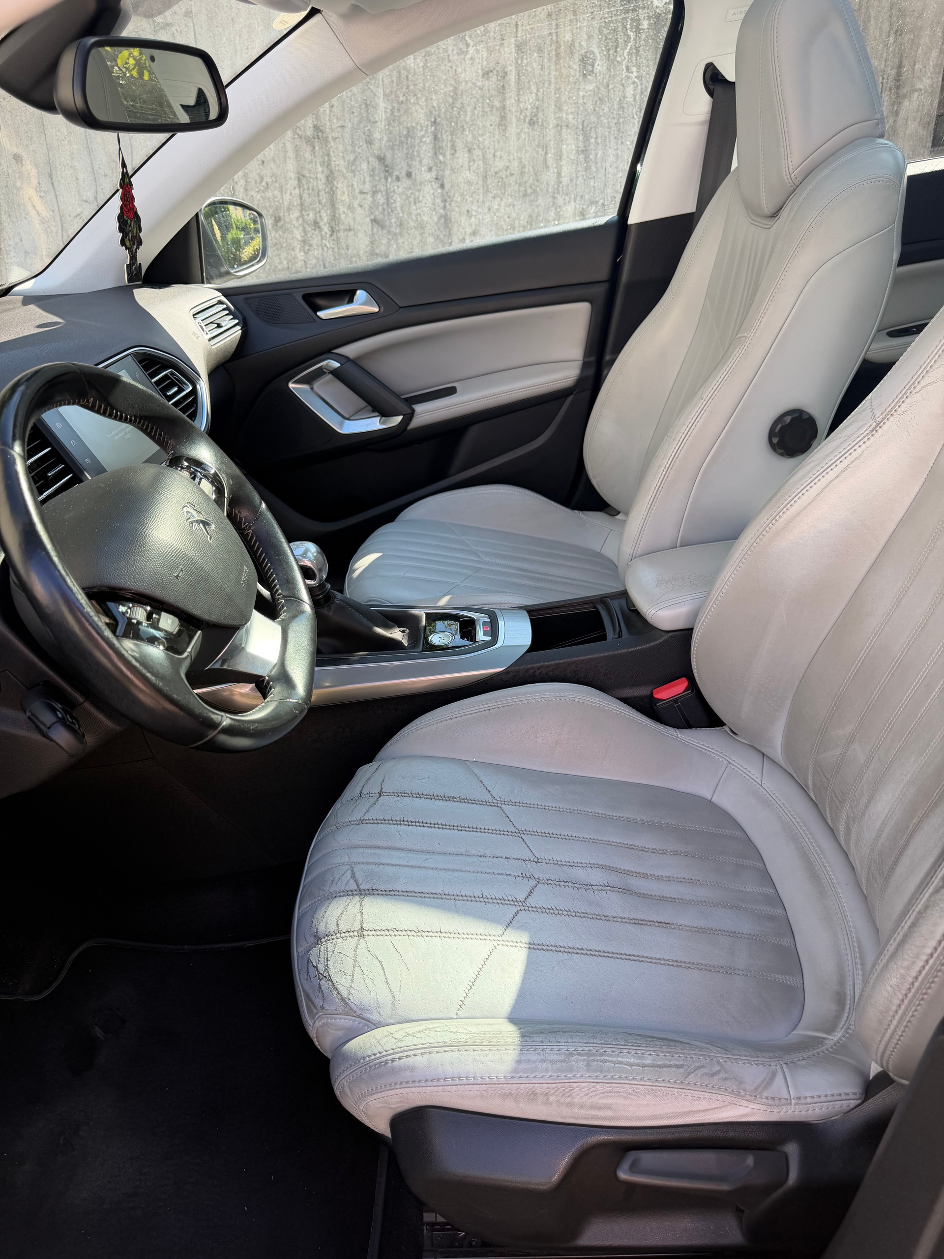 PEUGEOT 308 1.2 THP Allure-image-14