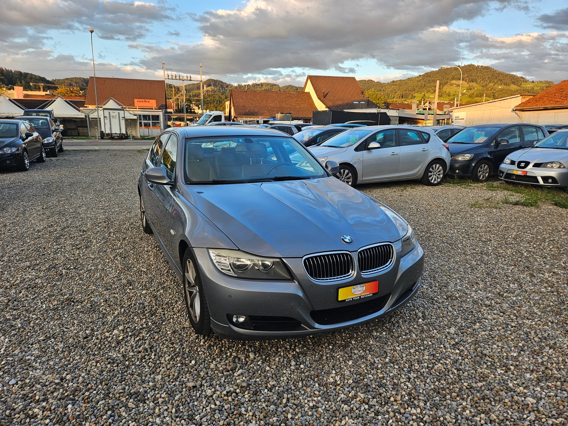 BMW 325i-image-2