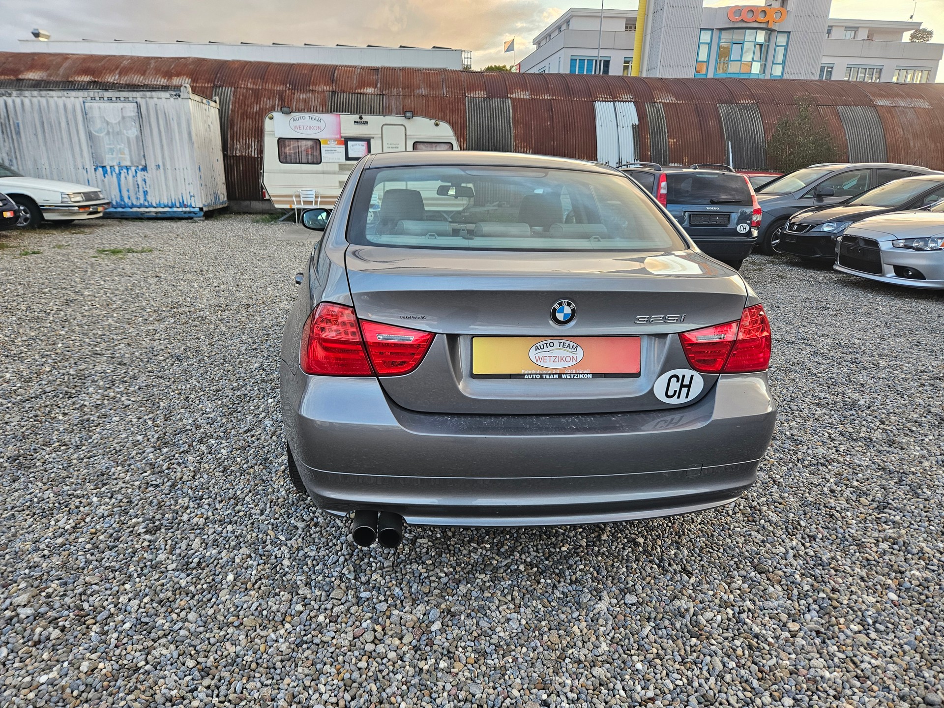 BMW 325i-image-4