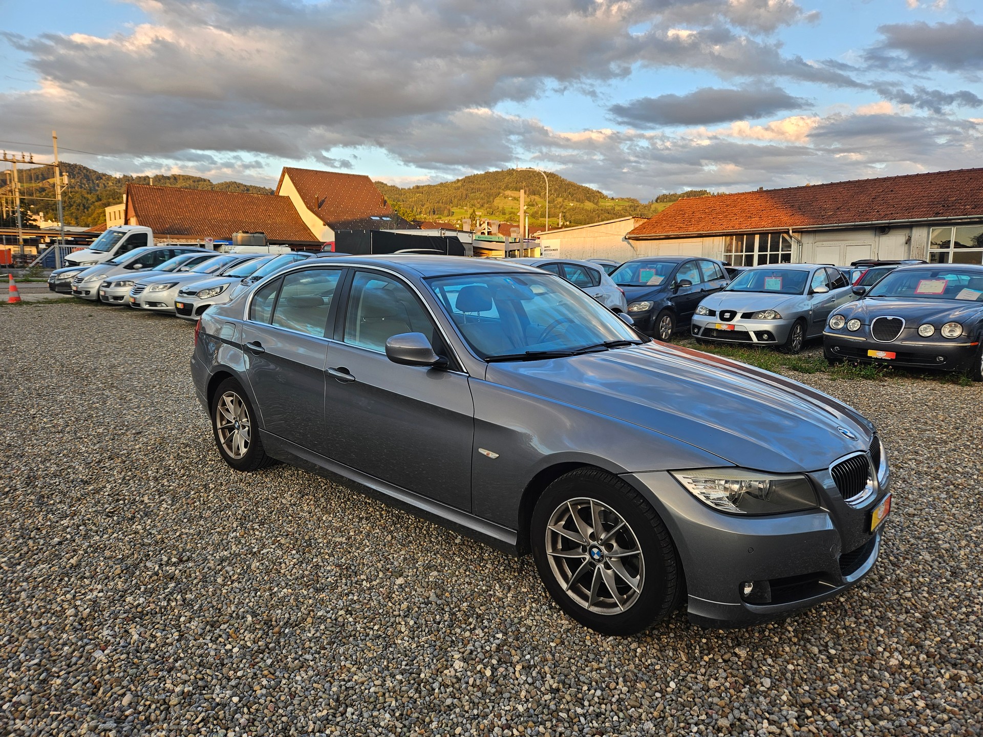 BMW 325i-image-3