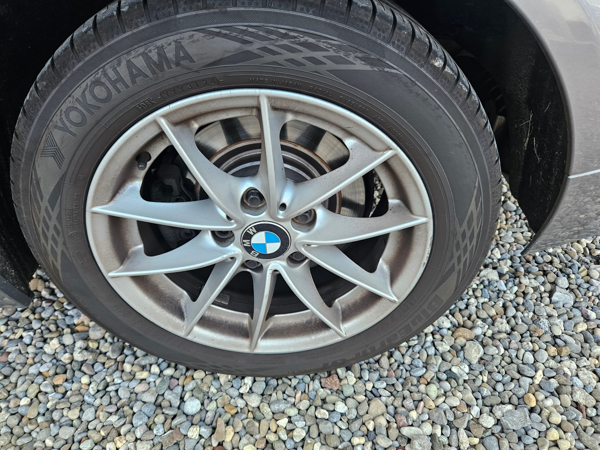 BMW 325i-image-6