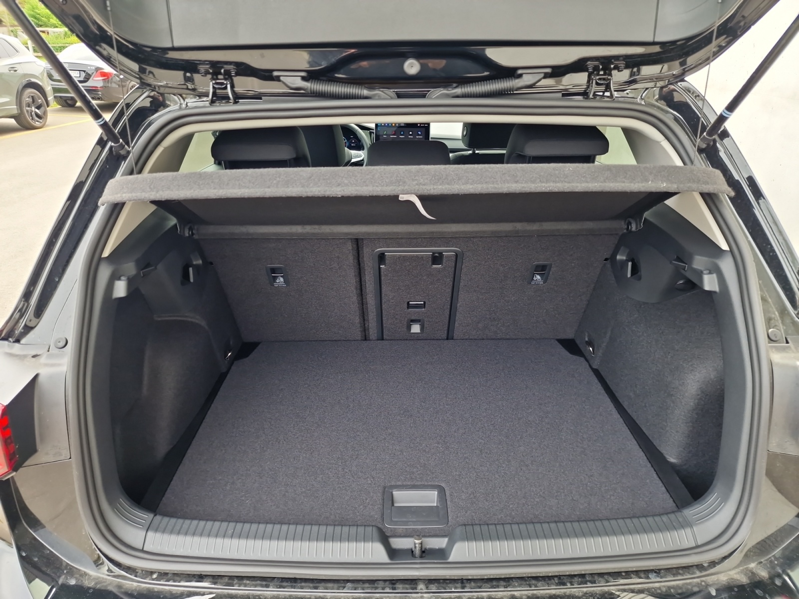 VW Golf 1.5 e TSI Life DSG-image-24