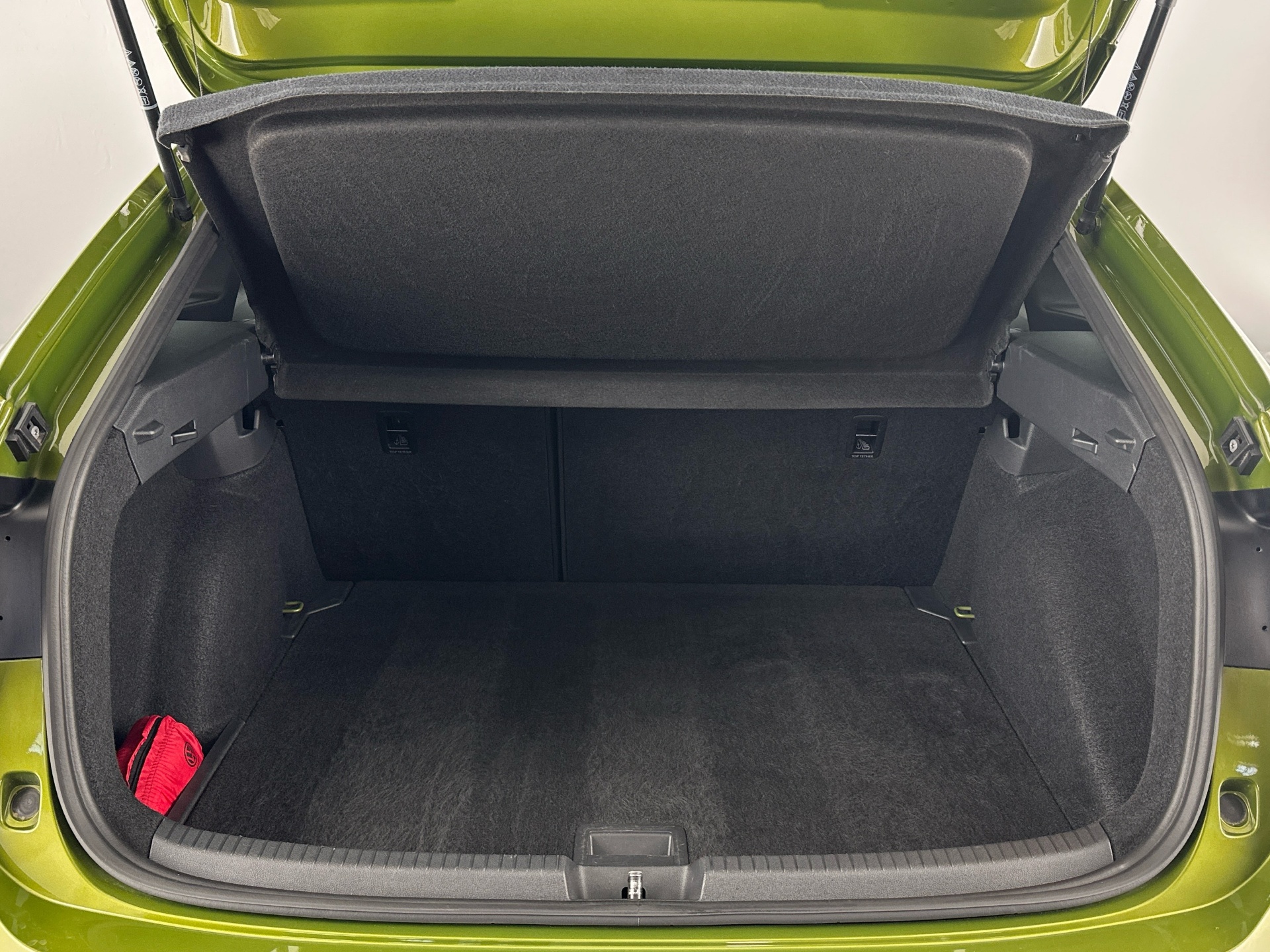 VW Taigo 1.5 TSI R-Line DSG ° Sonderlackierung Grün & Schwarz ° Panorama-Glasdach-image-16