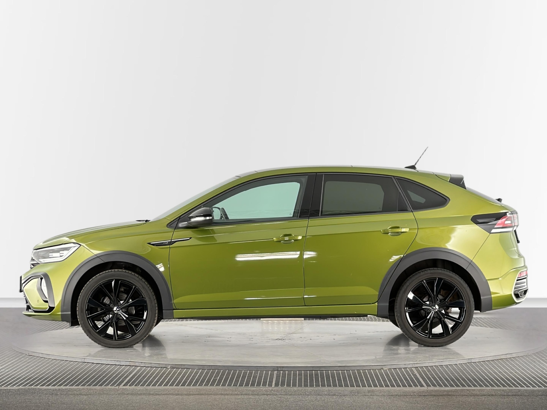 VW Taigo 1.5 TSI R-Line DSG ° Sonderlackierung Grün & Schwarz ° Panorama-Glasdach-image-1