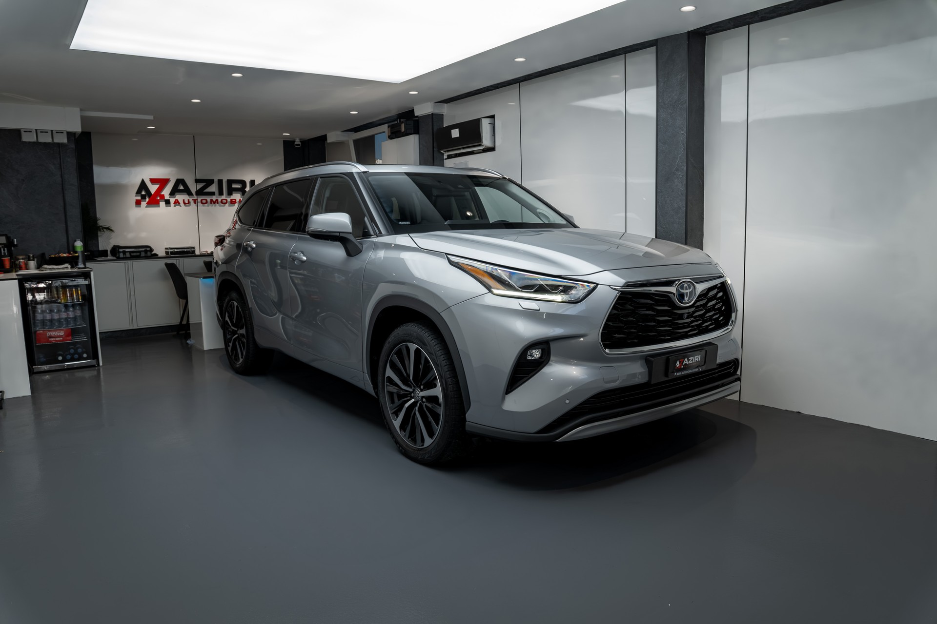 TOYOTA Highlander 2.5 HSD Premium e-CVT-image-2