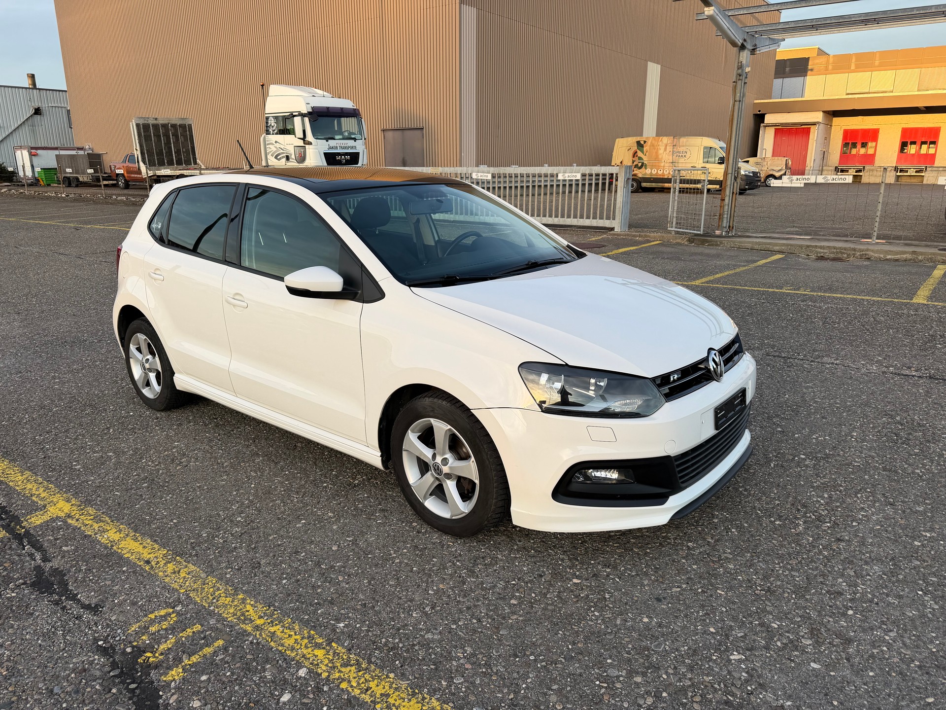 VW Polo 1.2 TSI R-Line Design-image-0