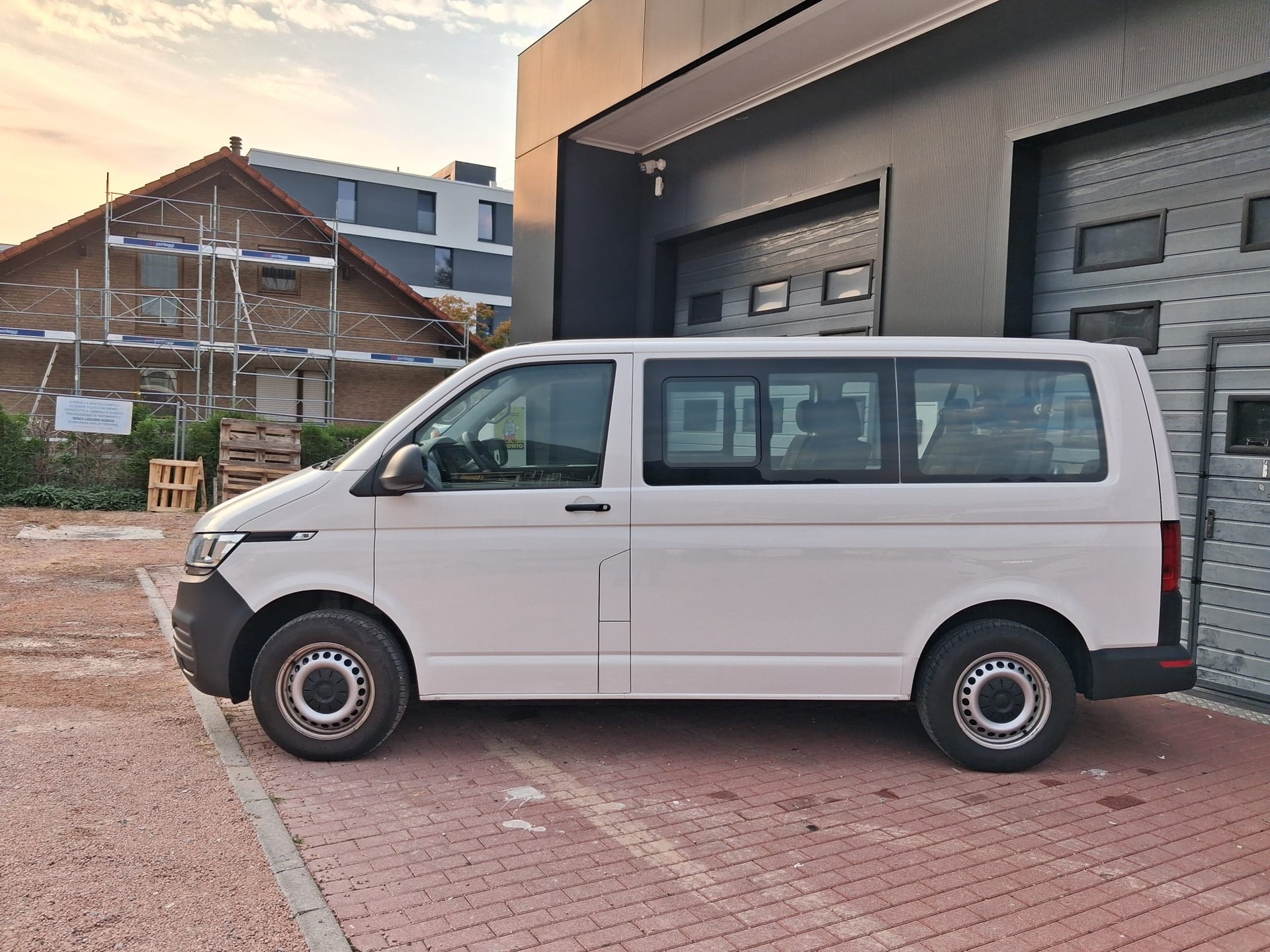 VW T6.1 2.0 TDI 9 posti-image-2