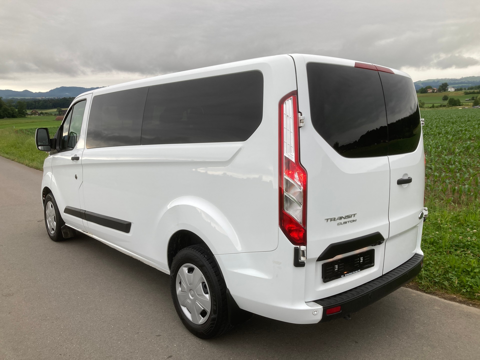 FORD Transit Custom 320 L1H1 Trend 9 Plätzer-image-3