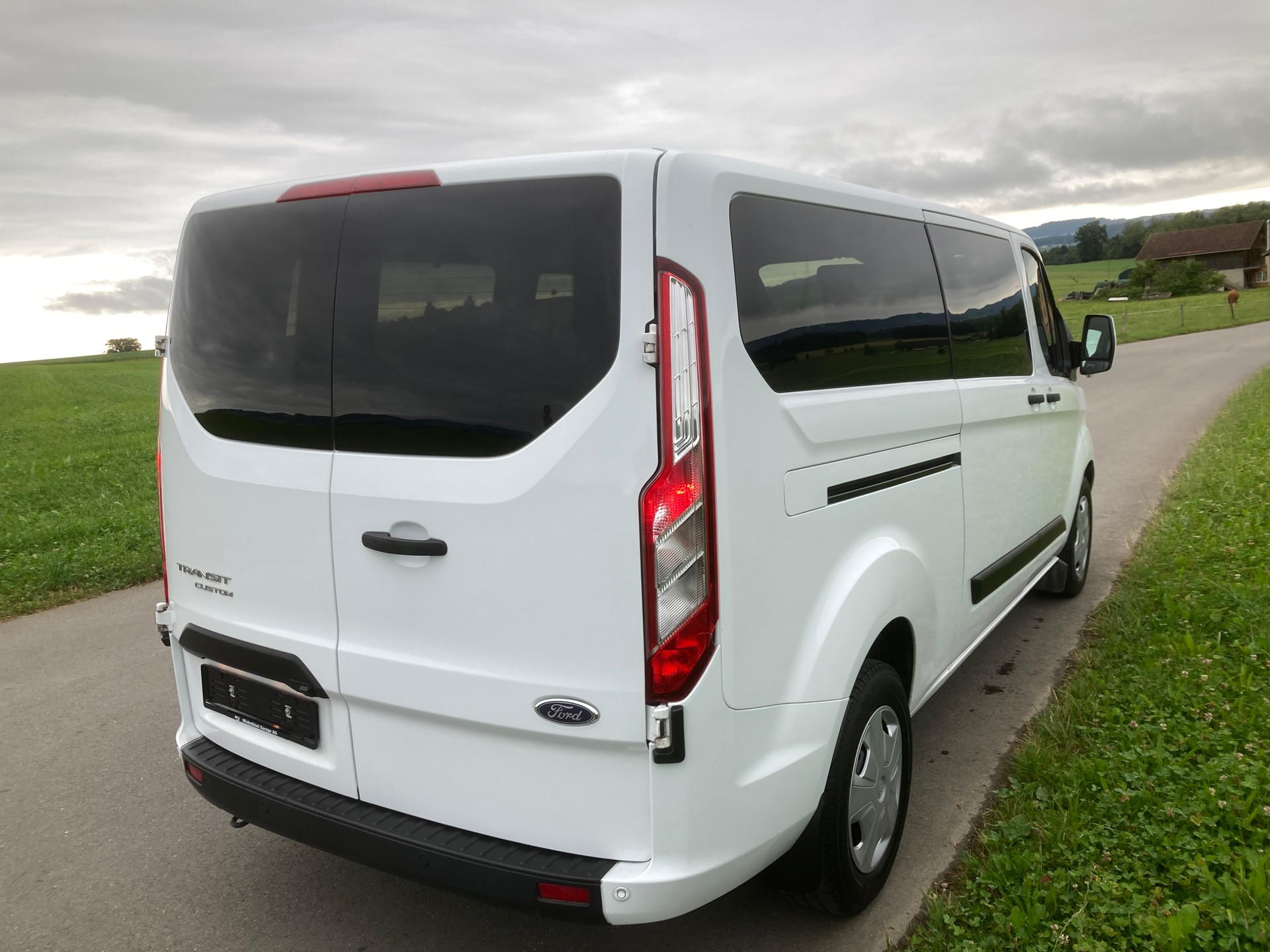 FORD Transit Custom 320 L1H1 Trend 9 Plätzer-image-2
