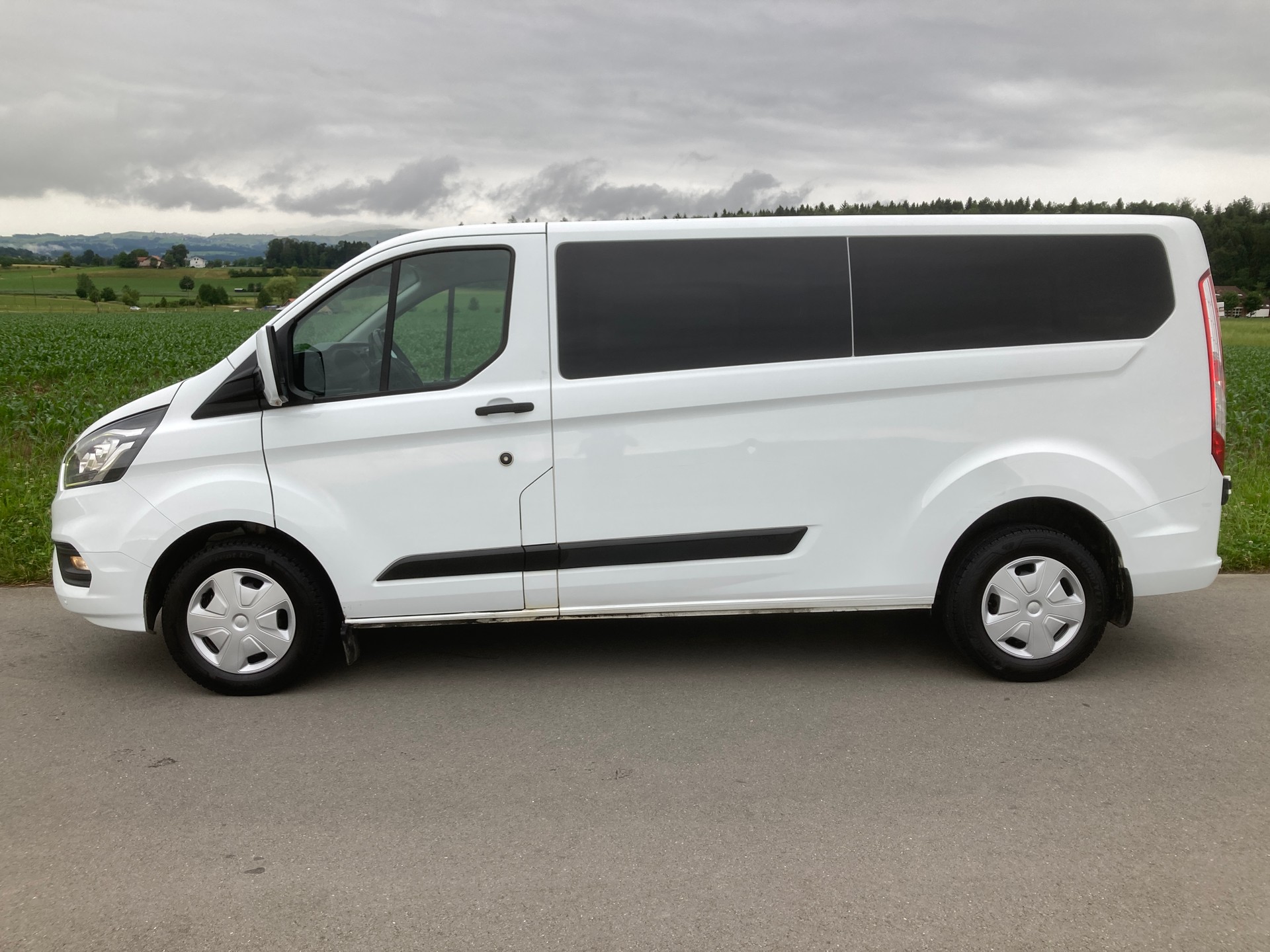 FORD Transit Custom 320 L1H1 Trend 9 Plätzer-image-4