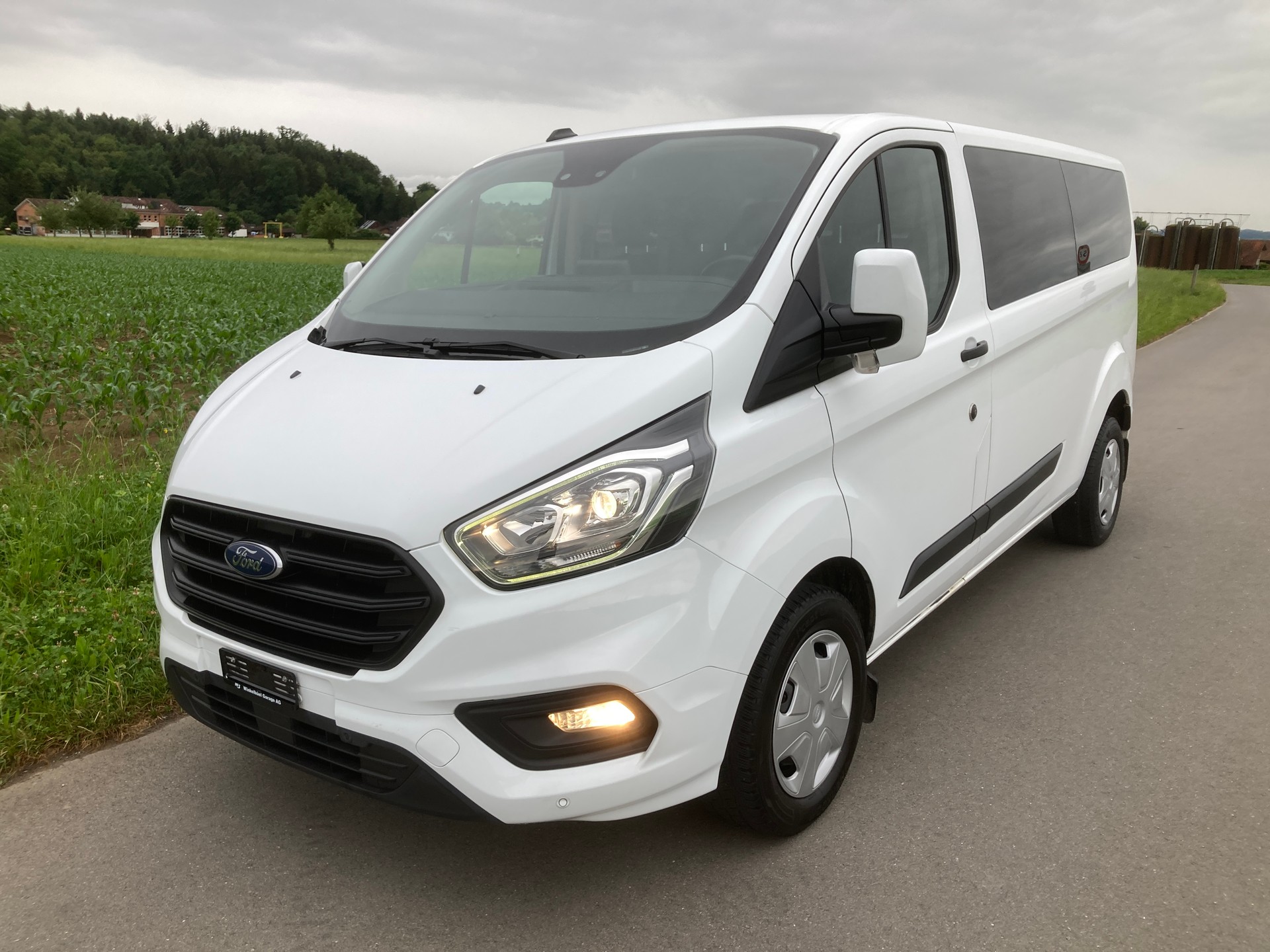 FORD Transit Custom 320 L1H1 Trend 9 Plätzer-image-0