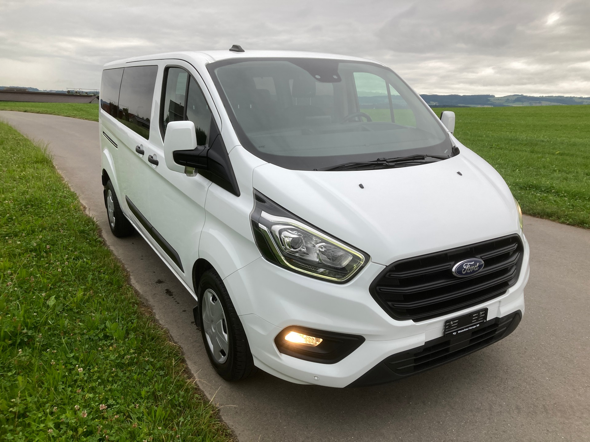 FORD Transit Custom 320 L1H1 Trend 9 Plätzer-image-1