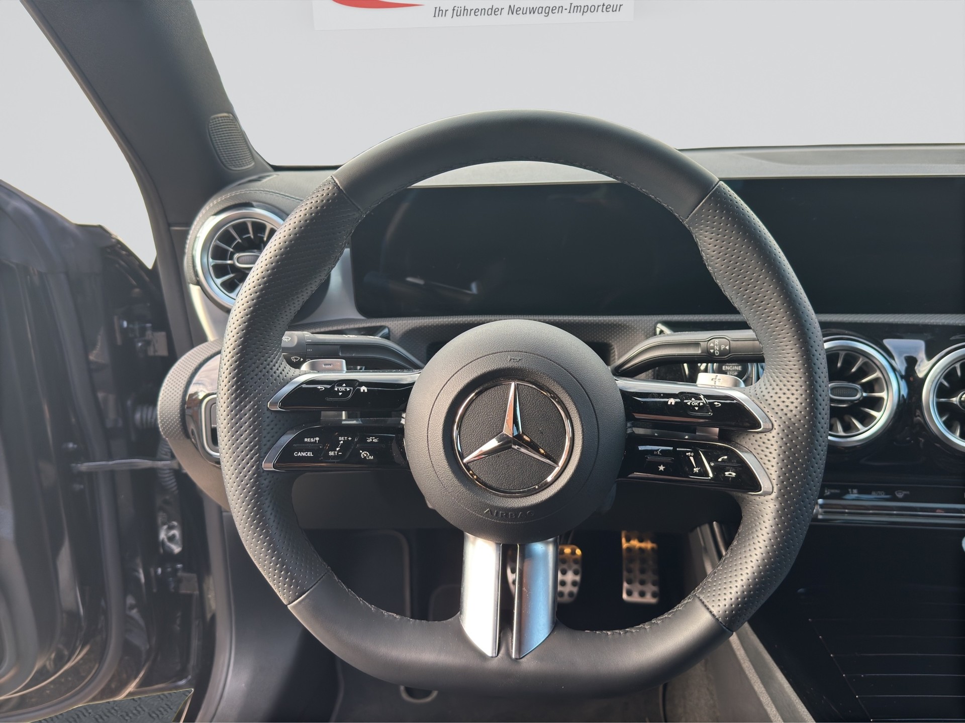 MERCEDES-BENZ CLA 200 7G-DCT AMG Edition Night-image-9