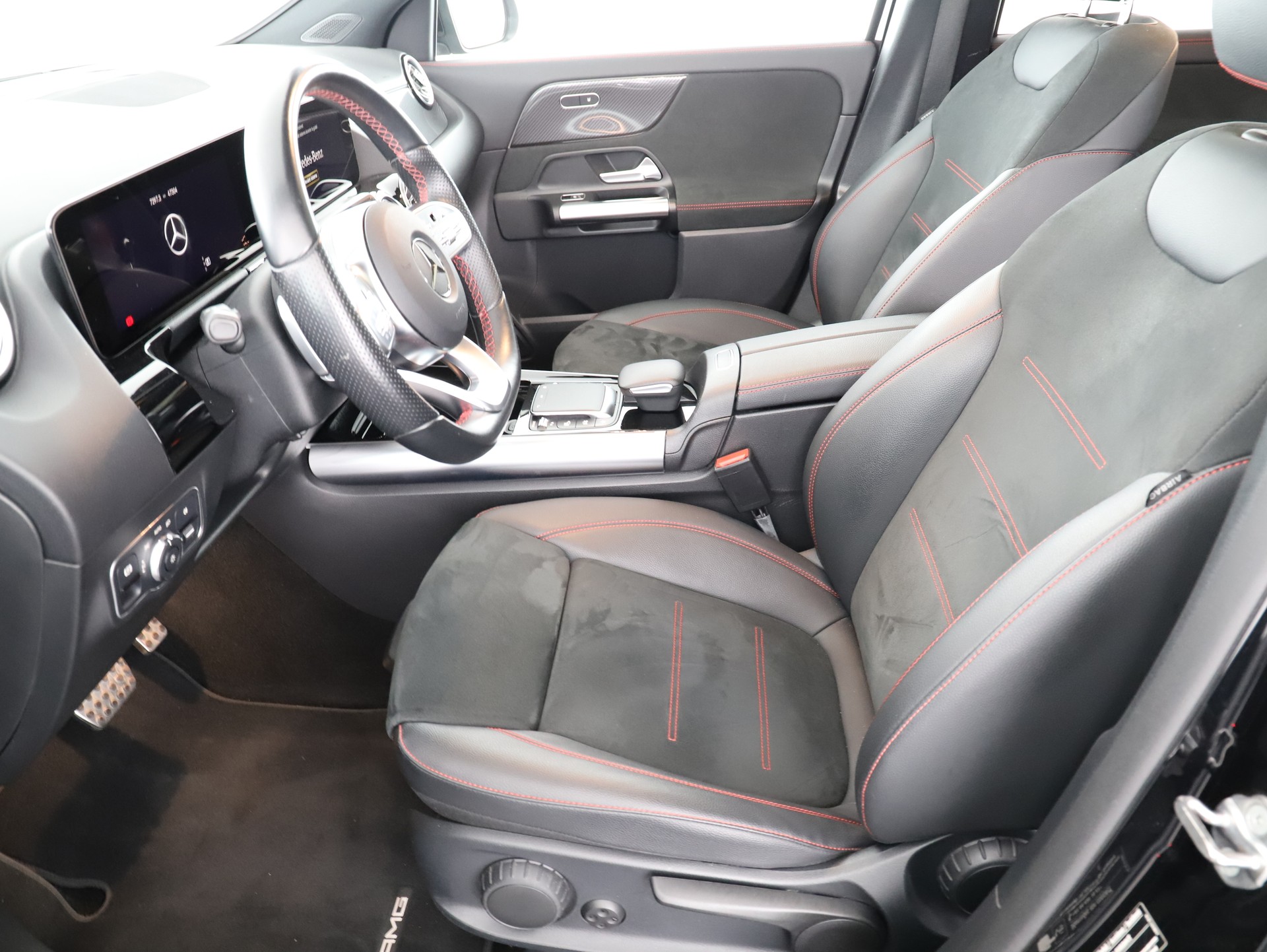 MERCEDES-BENZ GLA 250 AMG Line 4Matic-image-9