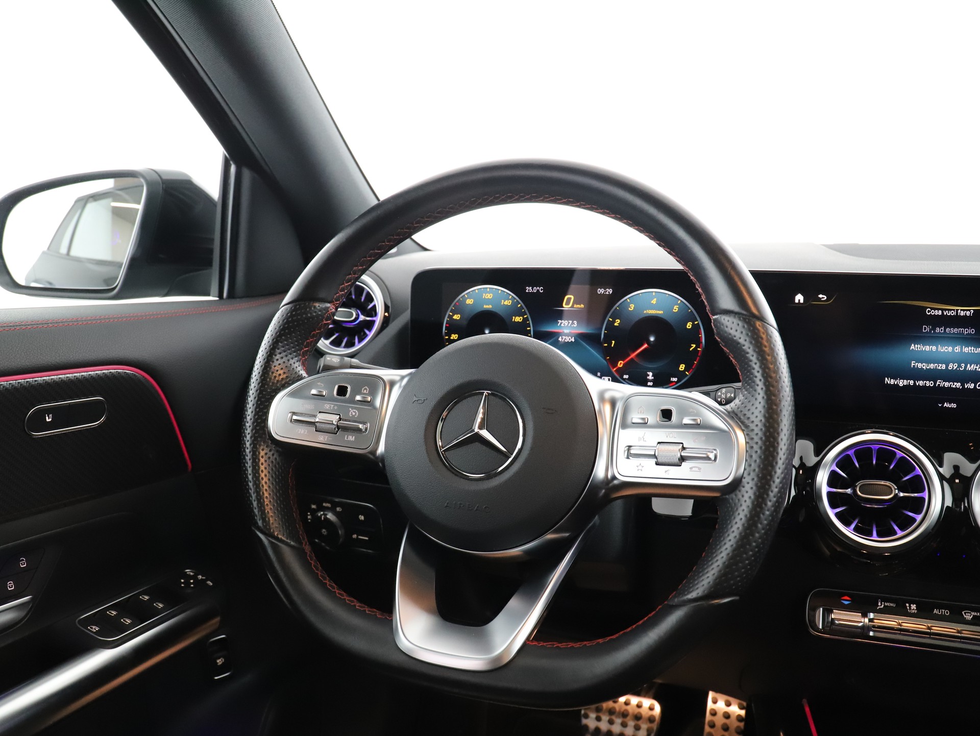 MERCEDES-BENZ GLA 250 AMG Line 4Matic-image-12