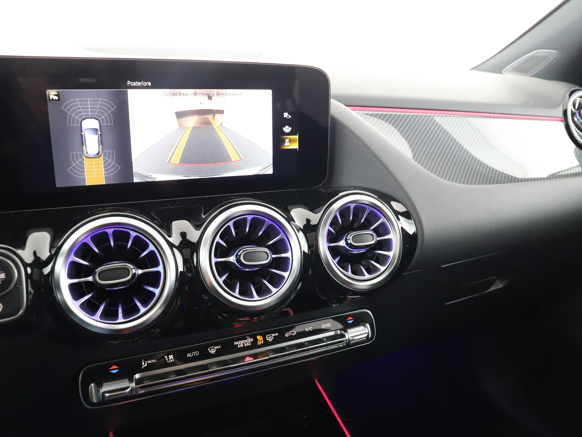 MERCEDES-BENZ GLA 250 AMG Line 4Matic-image-14