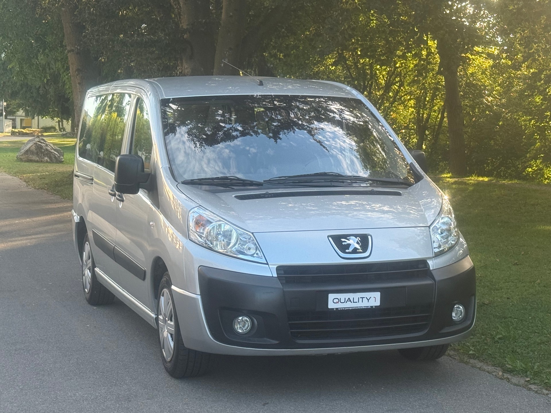 PEUGEOT Expert Tepee 2.0 HDi Confort L2-image-3