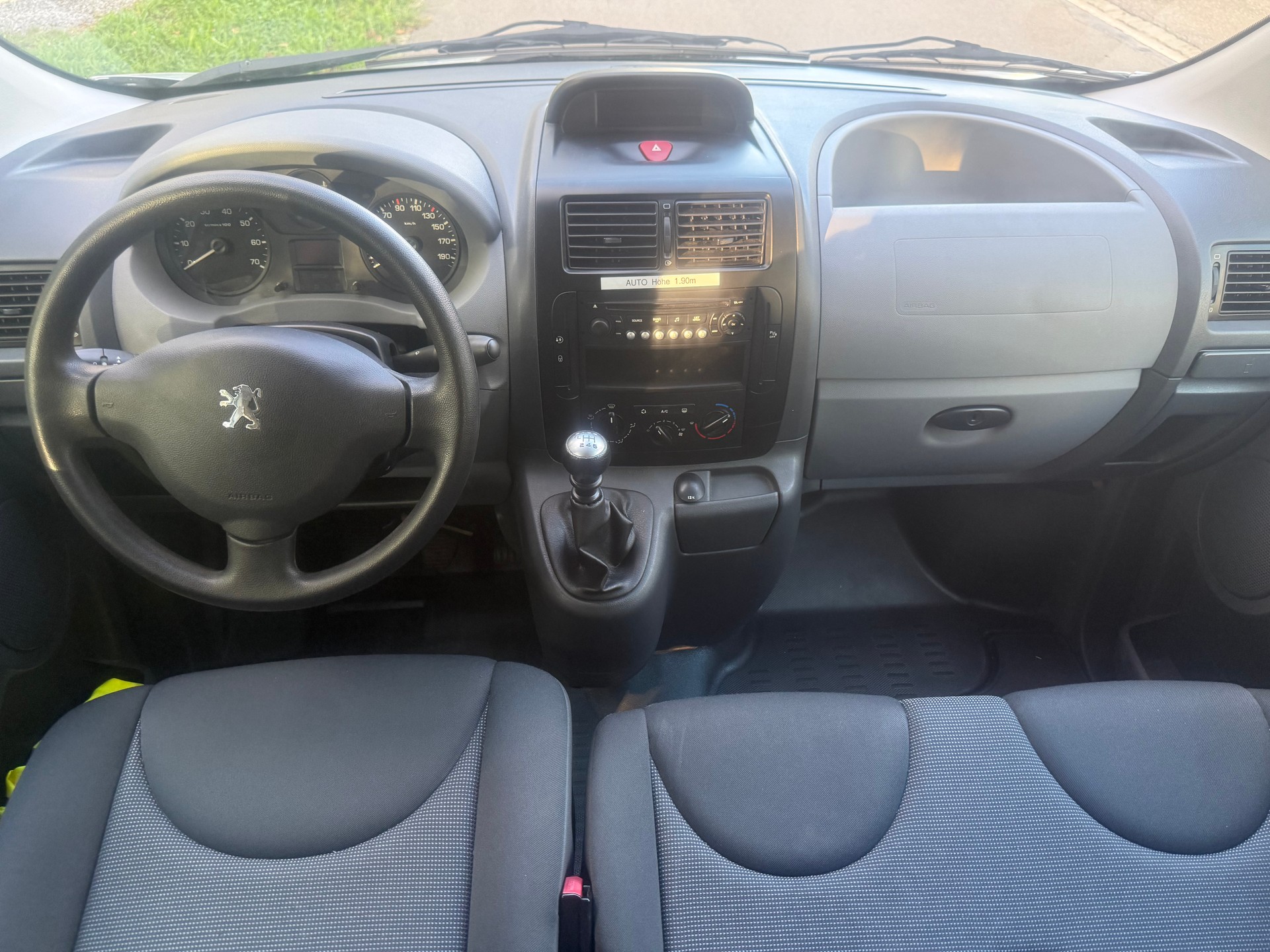PEUGEOT Expert Tepee 2.0 HDi Confort L2-image-6
