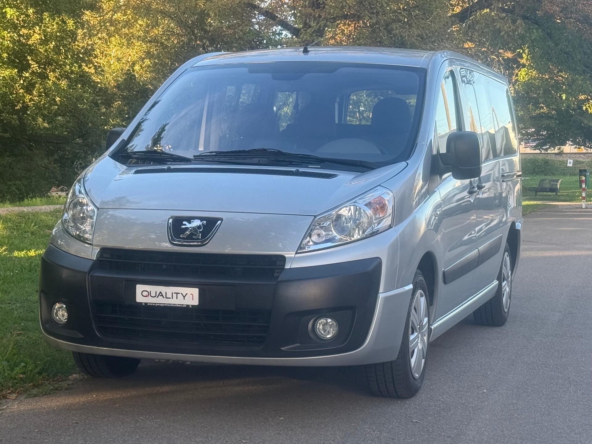 PEUGEOT Expert Tepee 2.0 HDi Confort L2-image-0