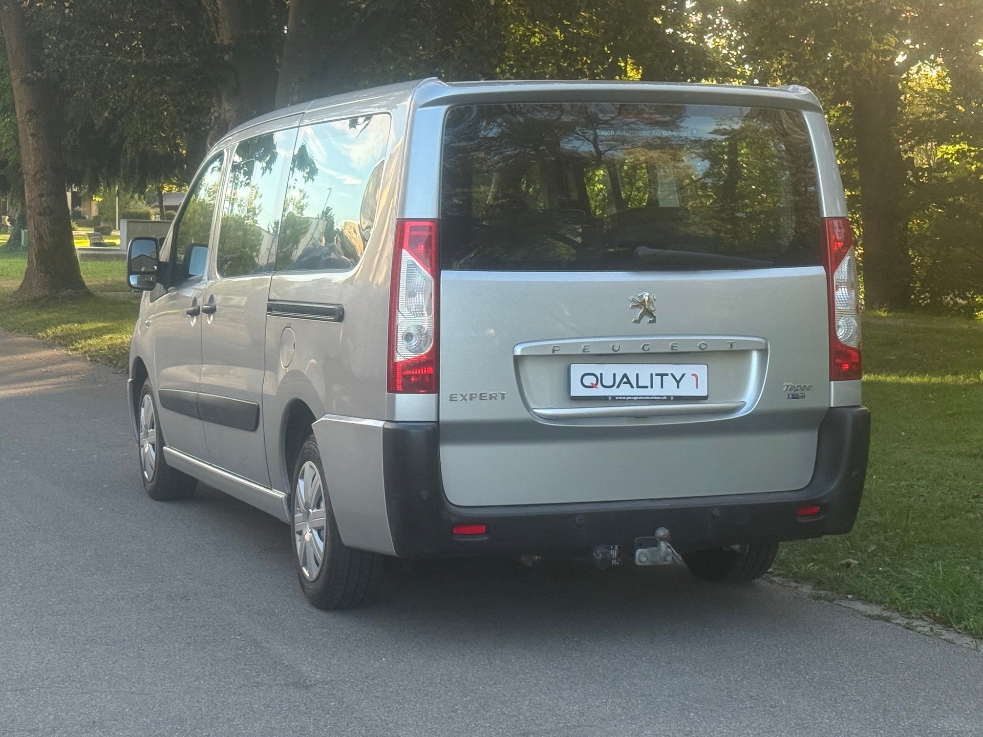 PEUGEOT Expert Tepee 2.0 HDi Confort L2-image-2