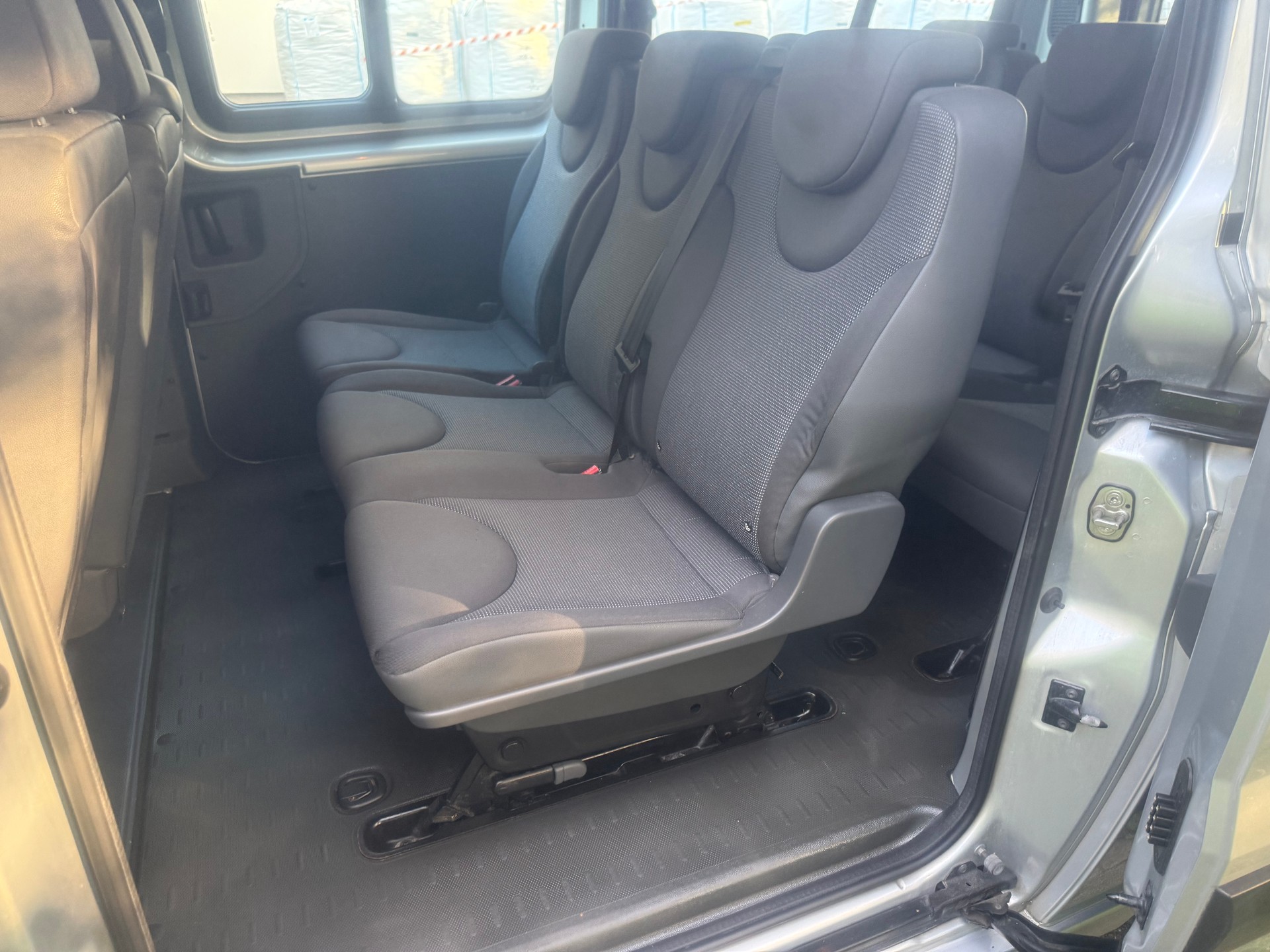 PEUGEOT Expert Tepee 2.0 HDi Confort L2-image-8