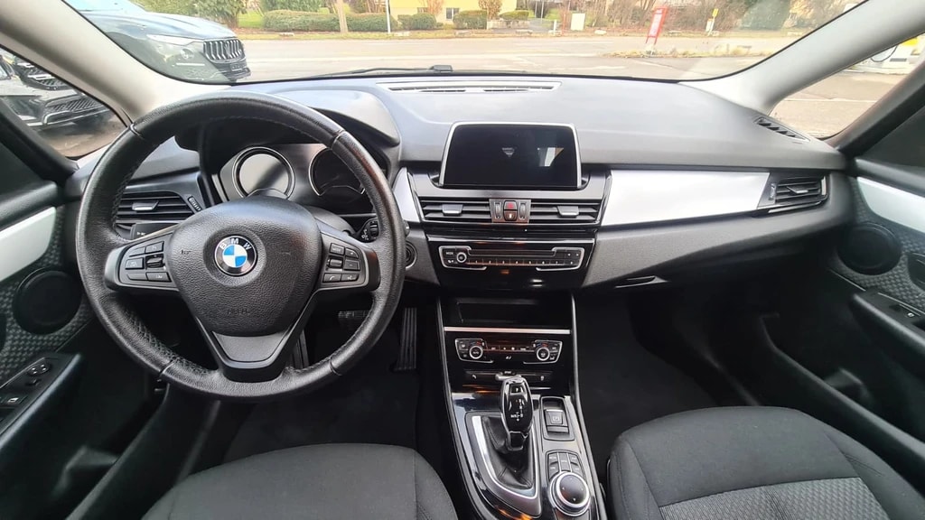 BMW 218d Gran Tourer Steptronic ** Gr.Navi ** Parkhilfe v+h ** Abstandregelment ** Frisch ab MFK & Service **-image-10