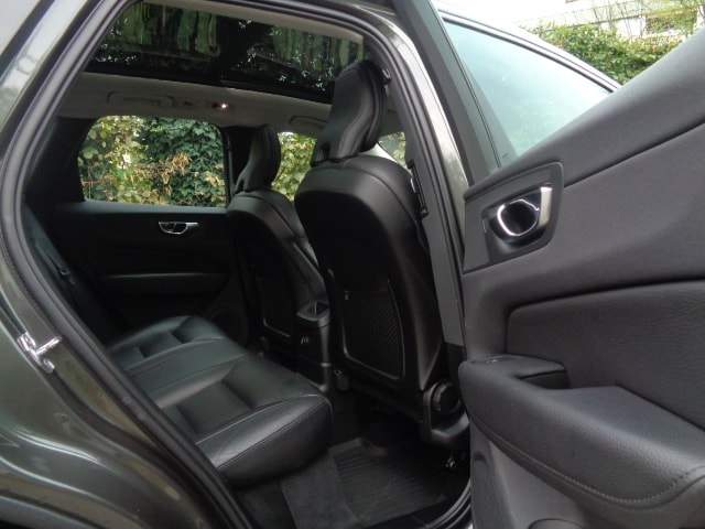 VOLVO XC60 T8 eAWD Momentum Geartronic-image-5