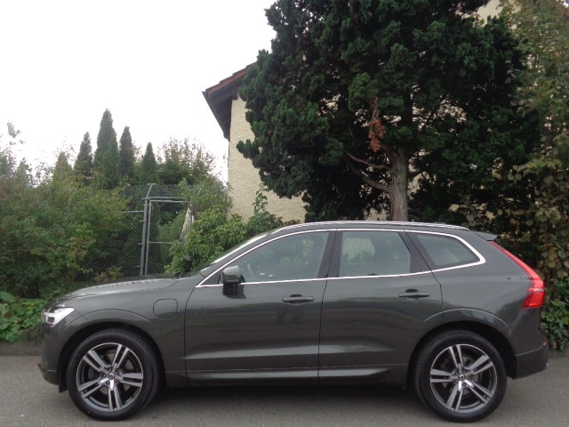 VOLVO XC60 T8 eAWD Momentum Geartronic-image-1