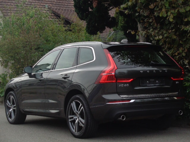 VOLVO XC60 T8 eAWD Momentum Geartronic-image-2