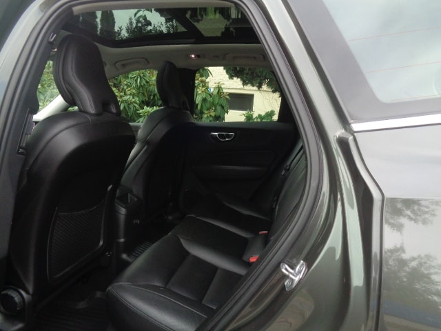 VOLVO XC60 T8 eAWD Momentum Geartronic-image-7