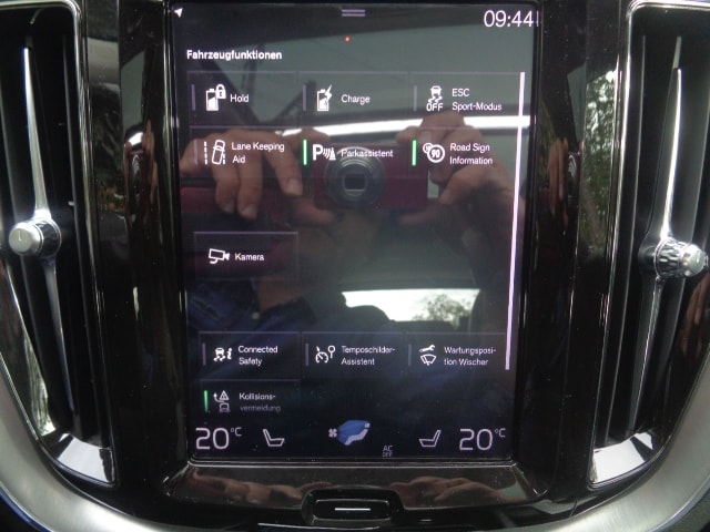 VOLVO XC60 T8 eAWD Momentum Geartronic-image-9