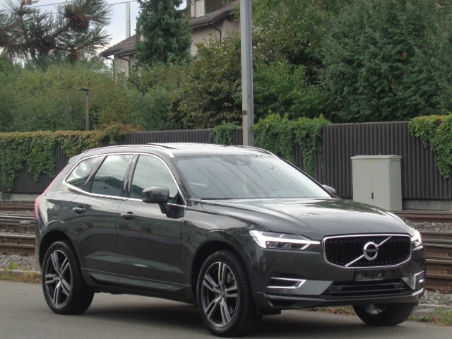 VOLVO XC60 T8 eAWD Momentum Geartronic-image-10
