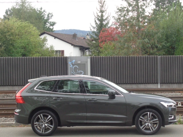 VOLVO XC60 T8 eAWD Momentum Geartronic-image-11