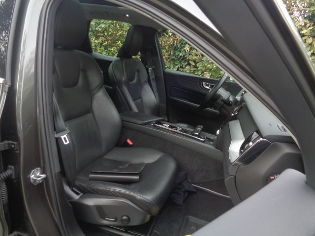 VOLVO XC60 T8 eAWD Momentum Geartronic-image-4