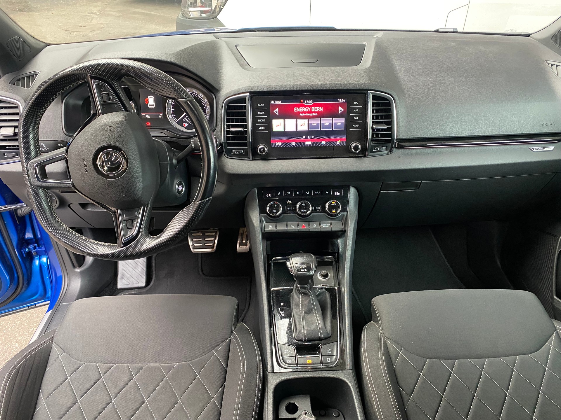 SKODA Karoq 2.0 TSI SportLine 4x4 DSG-image-3