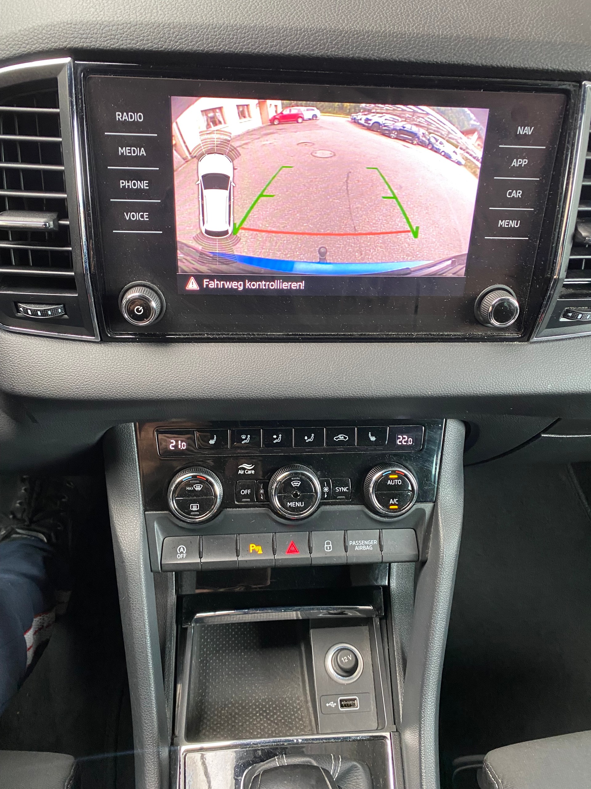 SKODA Karoq 2.0 TSI SportLine 4x4 DSG-image-5