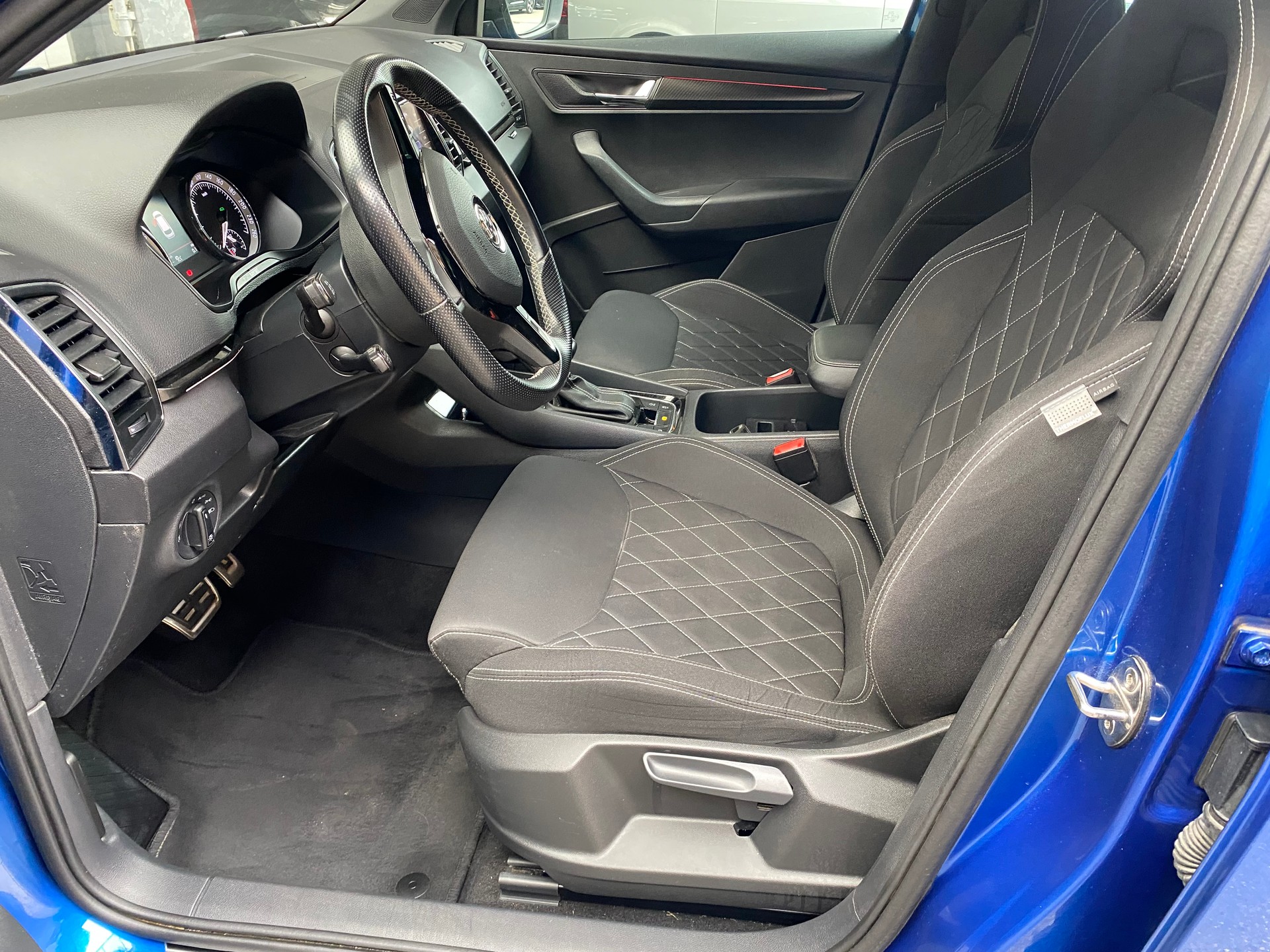 SKODA Karoq 2.0 TSI SportLine 4x4 DSG-image-2
