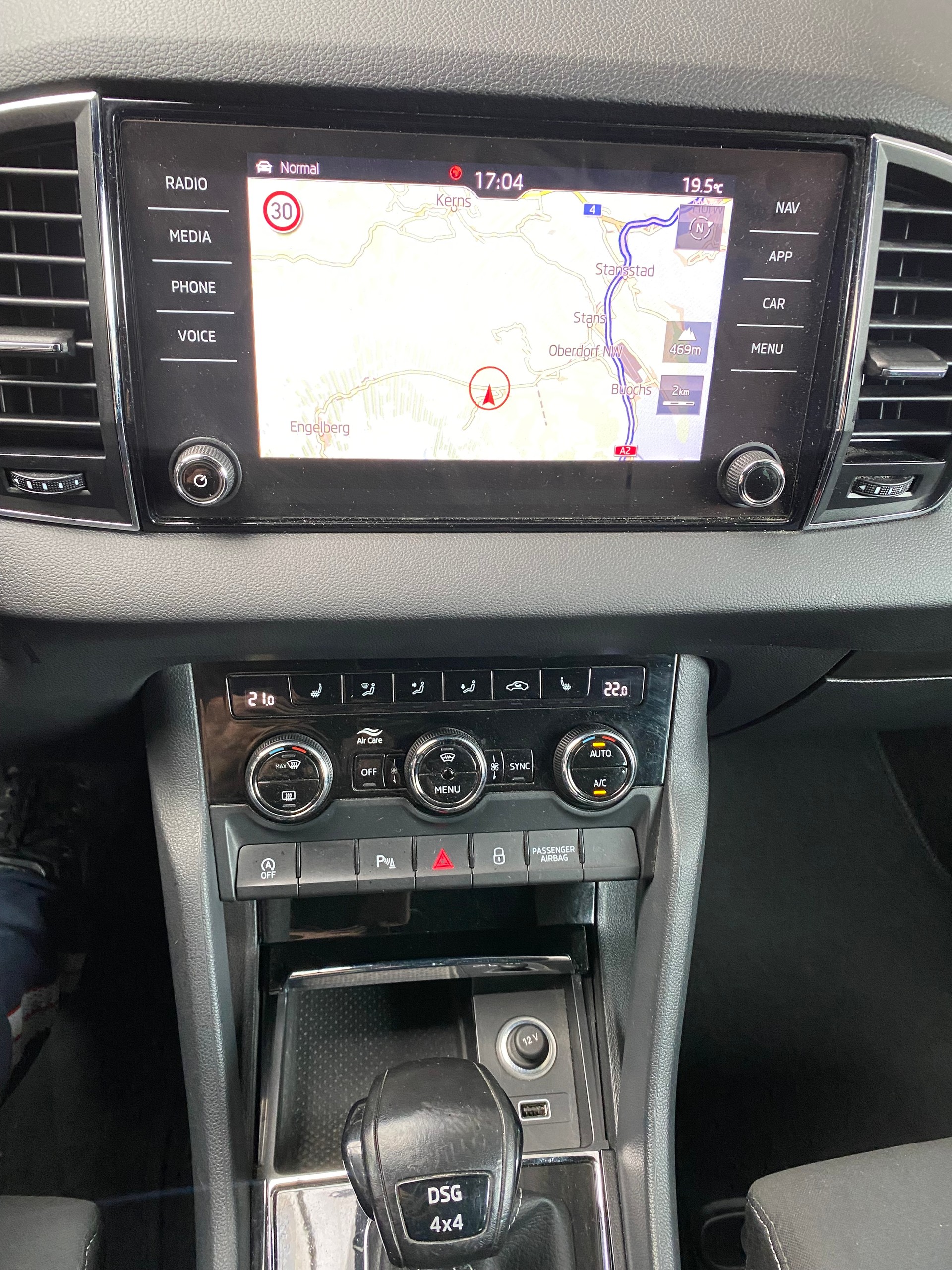 SKODA Karoq 2.0 TSI SportLine 4x4 DSG-image-4