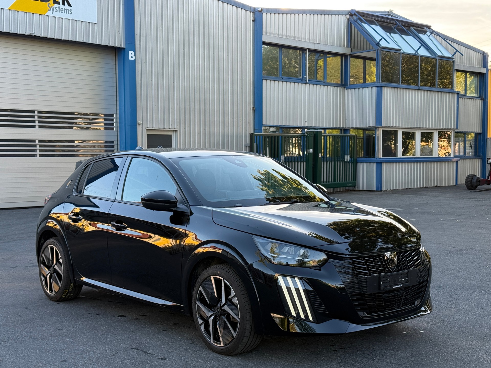 PEUGEOT 208 1.2 MHEV 145 GT-image-0