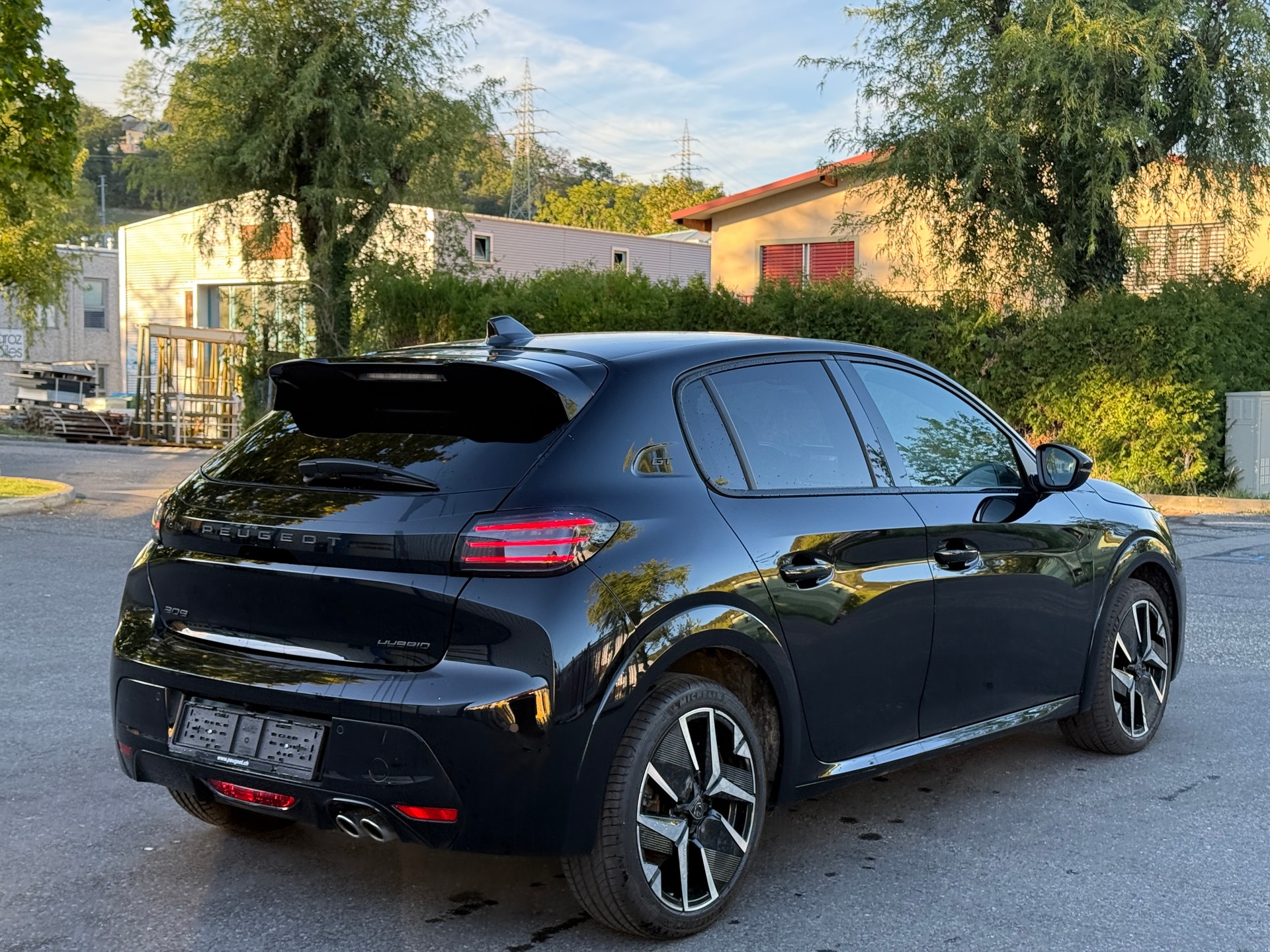 PEUGEOT 208 1.2 MHEV 145 GT-image-3